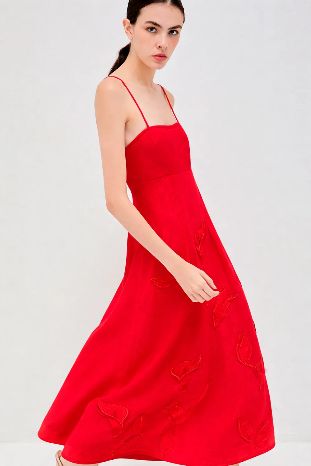 VESTIDO SOPHIA BORDADO COPO DE LEITE VERMELHO