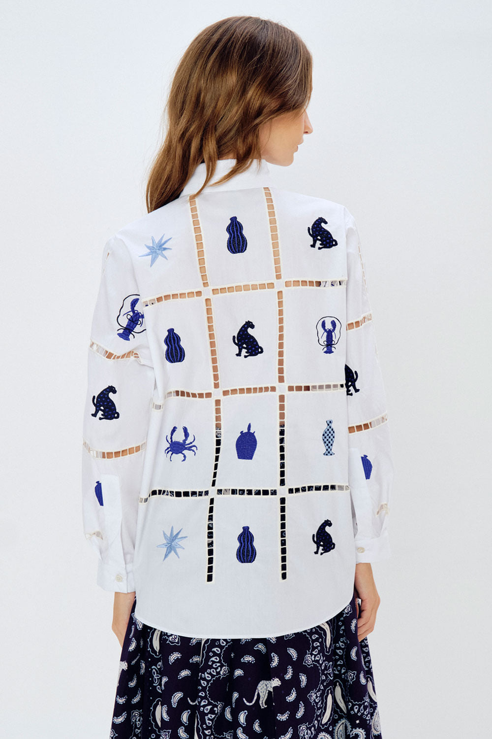 CAMISA OVERSIZED bordada azulejo