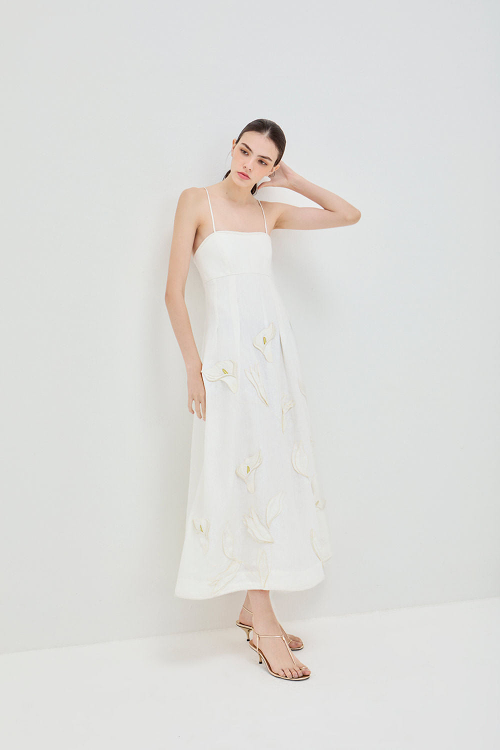 VESTIDO SOPHIA BORDADO COPO DE LEITE