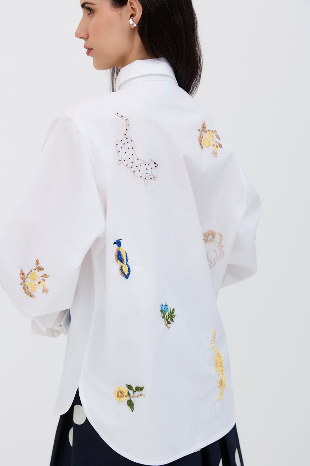 CAMISA OVERSIZED BORDADO FELINO