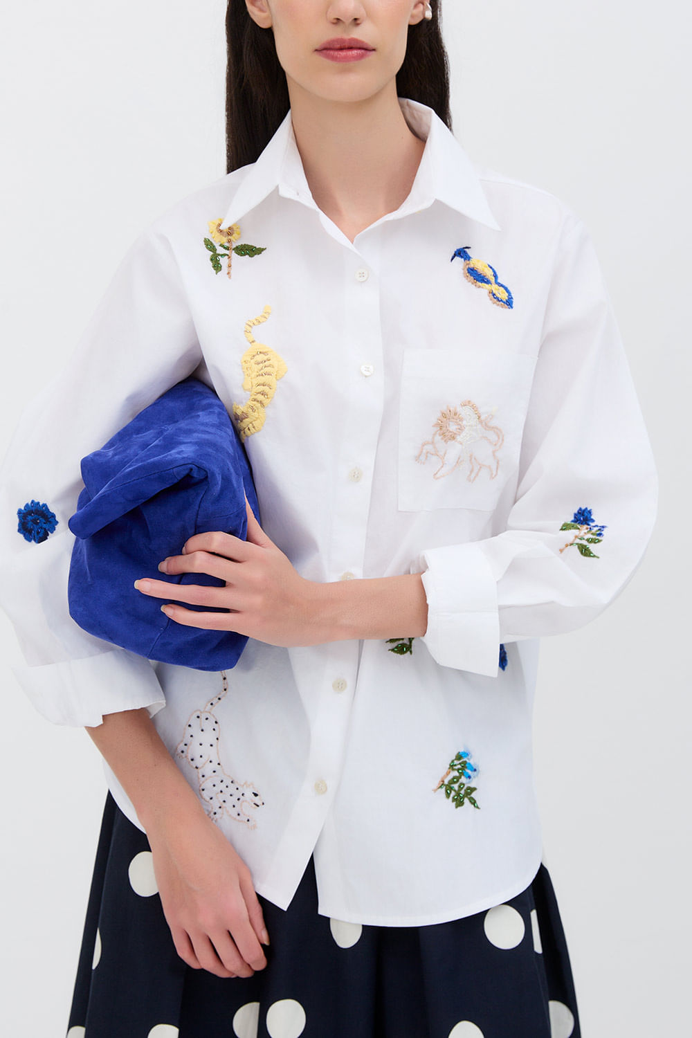 CAMISA OVERSIZED BORDADO FELINO